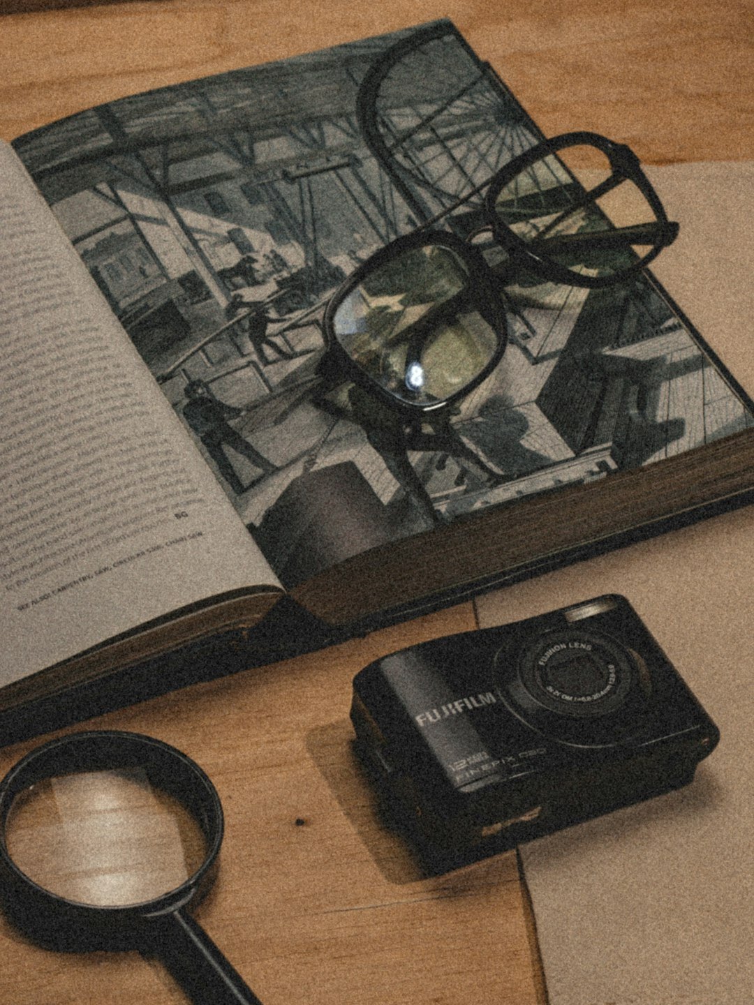 vintage detective hat and magnifying glass